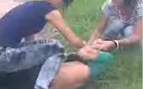 Đuổi học 4 nữ sinh đánh người, quay clip tung lên mạng